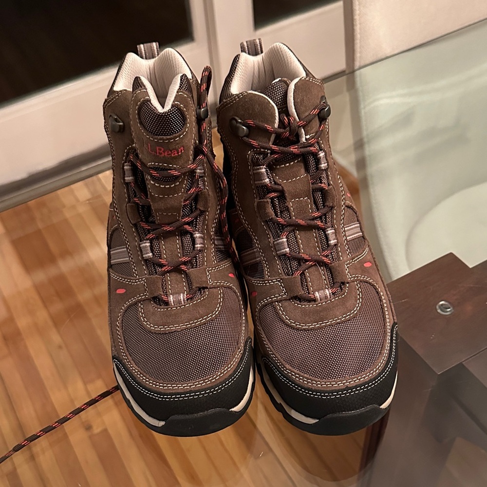 L.L. Bean hiking boots - Picture 2 of 5